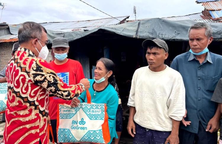 Kepedulian BNI Wilayah 01 Medan, Rayakan Natal dengan Baksos Kesehatan dan Pembagian Paket Pangan untuk Pemulung