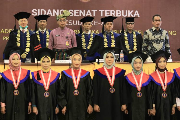 AMIK Selatpanjang Wisuda 50 Mahasiswa: Mesti Dipertanggungjawabkan di Tengah Masyarakat