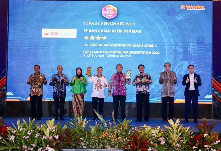 BRK Syariah Didapuk 2 Penghargaan Sekaligus dari Majalah It Works dalam Ajang Top Digital Award 2022