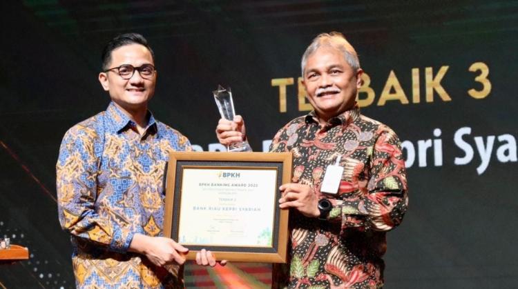 BRK Syariah Raih 2 Penghargaan dari BPKH sebagai Bank Setoran Haji Terbaik 2022