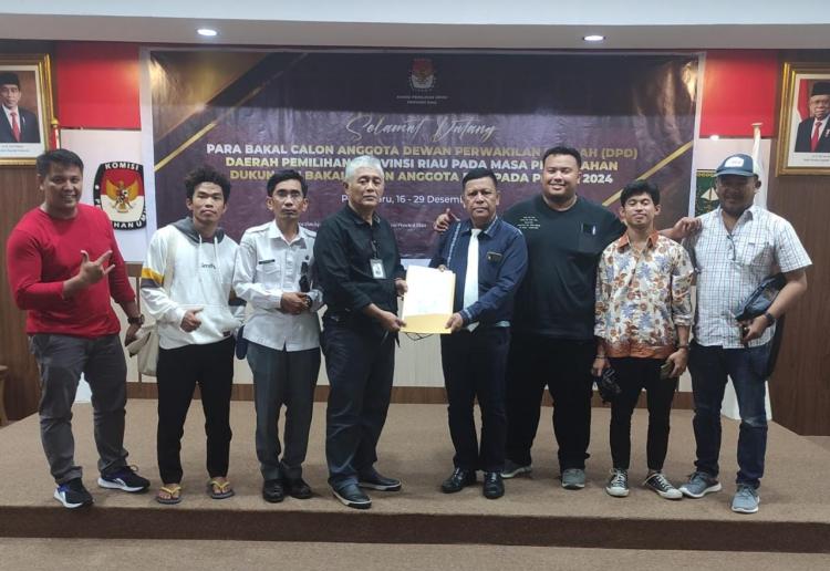 Patar Sitanggang Melaju ke DPD RI, KPU Riau Resmi Terima Berkas Dukungan Pendaftaran