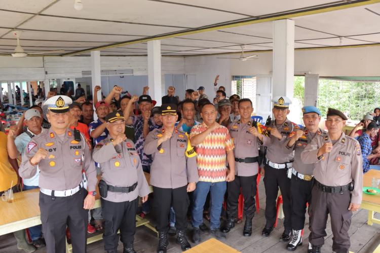 Jumat Curhat, Polres Meranti Duduk Bersama Tukang Becak, Portir dan Pedagang Keliling
