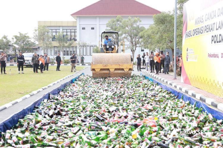 Polda Riau Musnahkan 73 Kilogram Ganja dan Ribuan Knalpot Brong