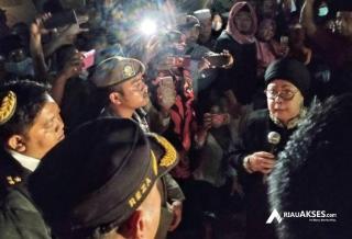 Demo Tolak Joker Poker Pub & KTV Hingga Malam, Satpol PP Pekanbaru Diteriaki karena Tak Bawa Garis Penyegel