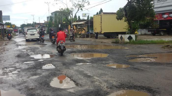 Gubri Prioritaskan Perbaikan Kerusakan Jalan Provinsi Tahun Ini, Dinas PUPR-PKPP: Tapi Anggaran Terpenuhi Cuma 5 Persen