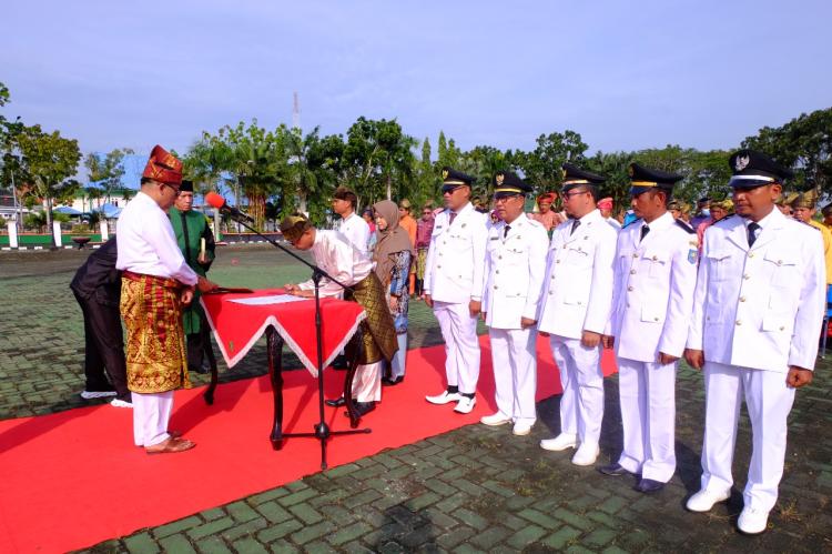 M Adil Lantik 89 Pejabat Eselon Pemkab Kepulauan Meranti Usai Salat Subuh, Ini Pesannya