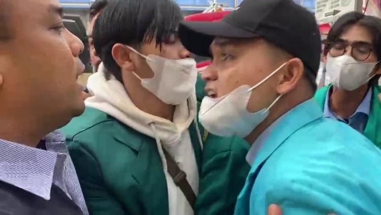 Diduga Gara-gara Bentangkan Spanduk Tolak Jokowi ke Riau, Enam Mahasiswa Aliansi BEM Diamankan Polisi