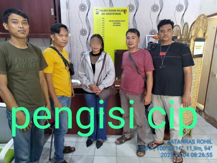 Seorang Wanita Diamankan Polisi Saat Penggerebekan Judi Meja Tembak Ikan di Rohil 