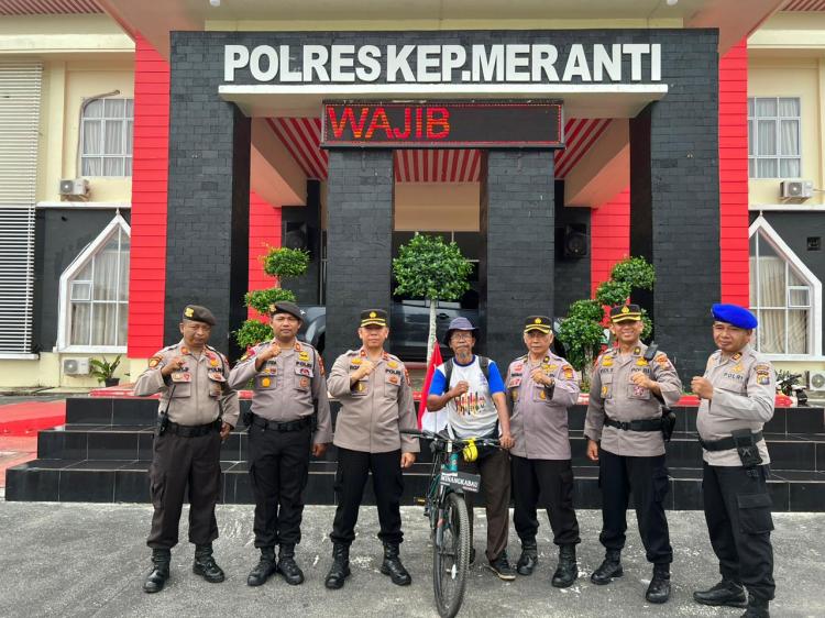 Bersepeda dari Sumbar ke Mekah, Muhammad Yusuf Sempatkan Diri Singgah Bersilaturahmi ke Polres Meranti