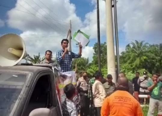 Tuntut Tanggung Jawab Kerusakan Lingkungan, Ratusan Masyarakat Bangko Pusako Rokan Hilir Lakukan Demo di Depan PHR