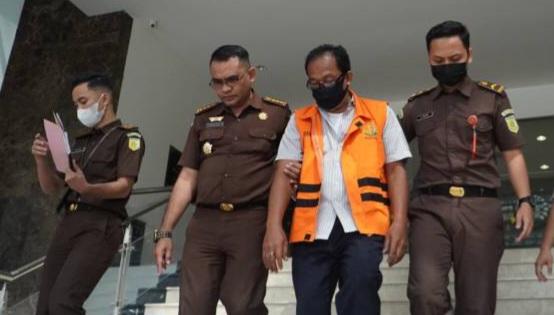Korupsi Dana Kasbon APBD Inhu, Eks Anggota DPRD Deari Zamora Menyerahkan Diri ke Kejati Riau