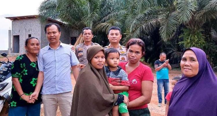 Sudah Bertemu Orangtua, Begini Kronologi Kisah Anak 3 Tahun di Kuansing yang Didapati Sendirian di Depan Rumah Makan