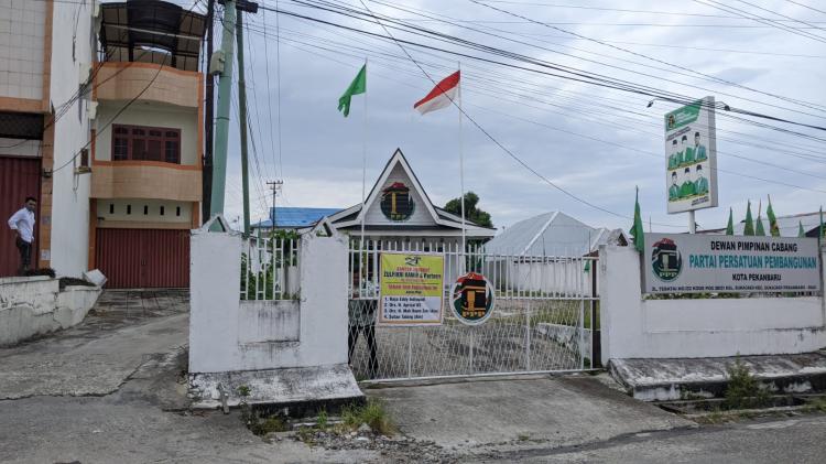 Kantor PPP Kota Pekanbaru Disegel Kader Senior, Zulkarnaen Pimpin Buka Paksa