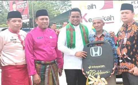 Disangka Penipuan, Petani Sawit di Pelalawan ini Menang Undian Mobil dari Bank Syariah Riau