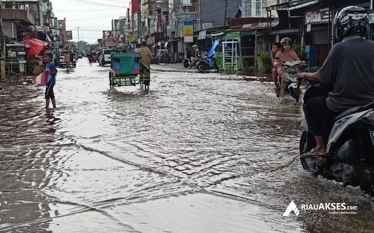 Air Pasang, Sejumlah Ruas Jalan di Kota Tembilahan Banjir