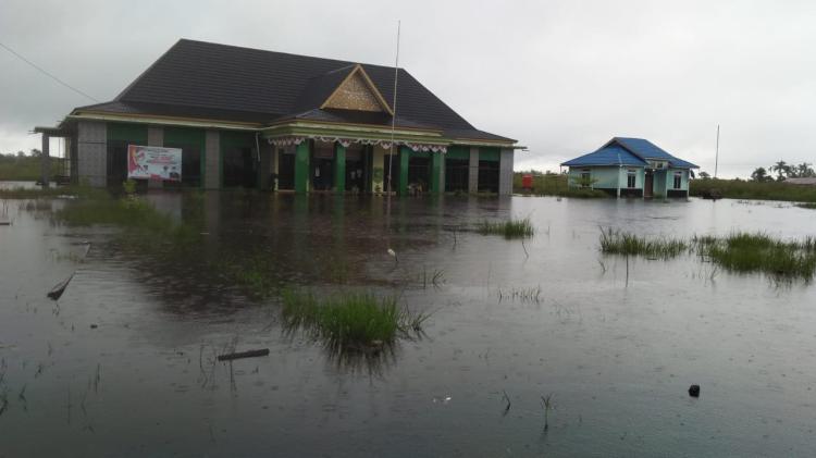Diguyur Hujan Deras dan Rob, Sejumlah Desa di Kepulauan Meranti Terendam Banjir
