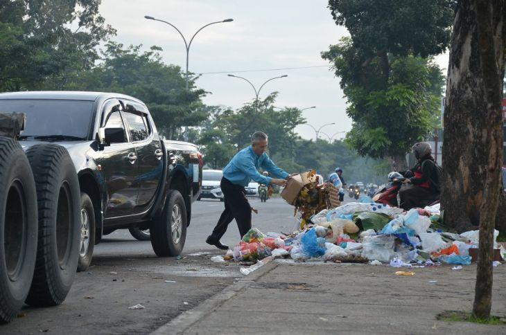 Ganggu Estetika Kota Pekanbaru, DPRD Dukung Pembuang Sampah Sembarangan Ditindak