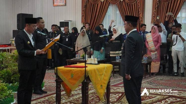 Afrizal Sintong Lantik Sekdakab Rohil: Banyak Pekerjaan Menanti, Diharap Dapat Saling Berkoordinasi