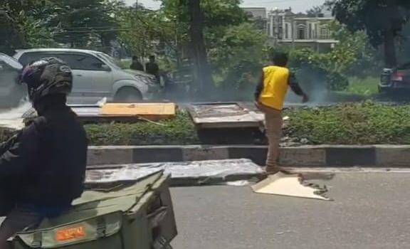 Barang Bawaan Mobil Pikap di Pekanbaru Terbakar, Diduga Gara-gara Puntung Rokok Dibuang Sembarangan