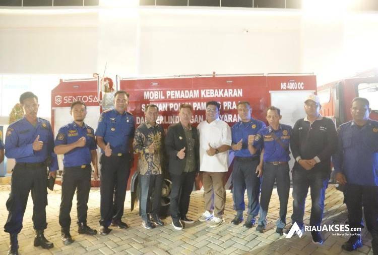 Selalu Jadi Keluhan Masyarakat, Bupati Rokan Hilir Akhirnya Beri Bantuan Mobil Pemadam