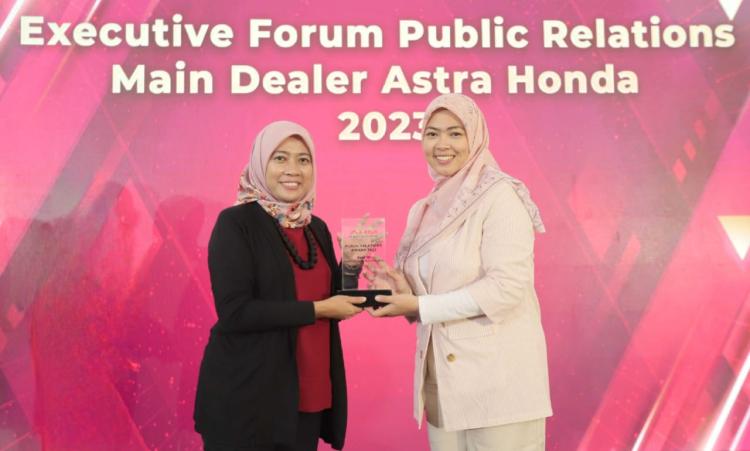 Public Relation PT CDN Riau terima Penghargaan The Best Top 10 Public Relation Main Dealer Tahun 2023