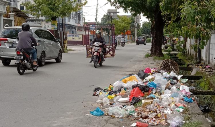 Alasan Sanksi Tipiring Belum Diterapkan Bagi Pembuang Sampah Sembarangan di Pekanbaru