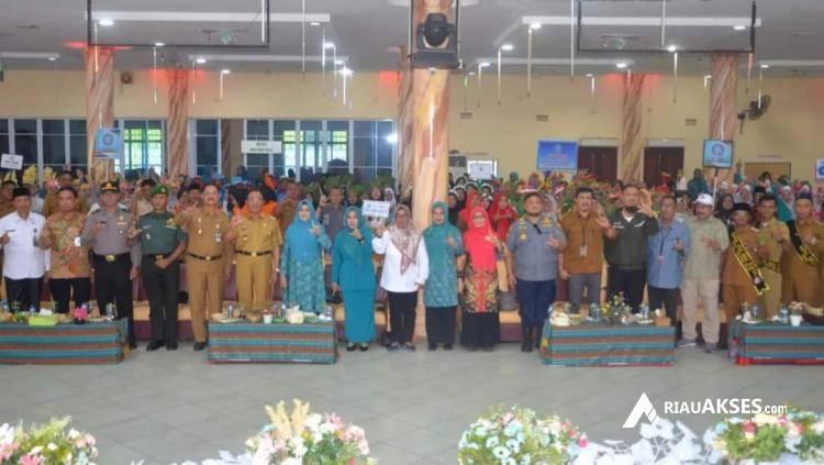 Bupati Indragiri Hilir Kukuhkan Bapak dan Bunda Asuh Guna Tekan Angka Stunting Pada Anak