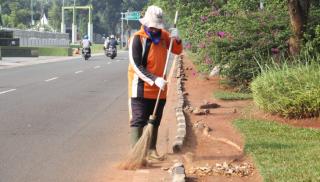 15 Tahun Mengabdi di DLH Kuansing, Wanita Tulang Punggung Keluarga Ini Kecewa Dipecat Tanpa Alasan