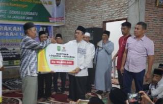 Gubernur Riau Serahkan 300 Paket Sembako Dari Baznas untuk Kaum Duafa di Ujung Batu Rohul