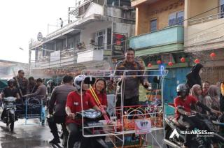 Festival Perang Air, Bupati dan Kapolres Kepulauan Meranti Jadi Sasaran Hingga Basah Kuyup