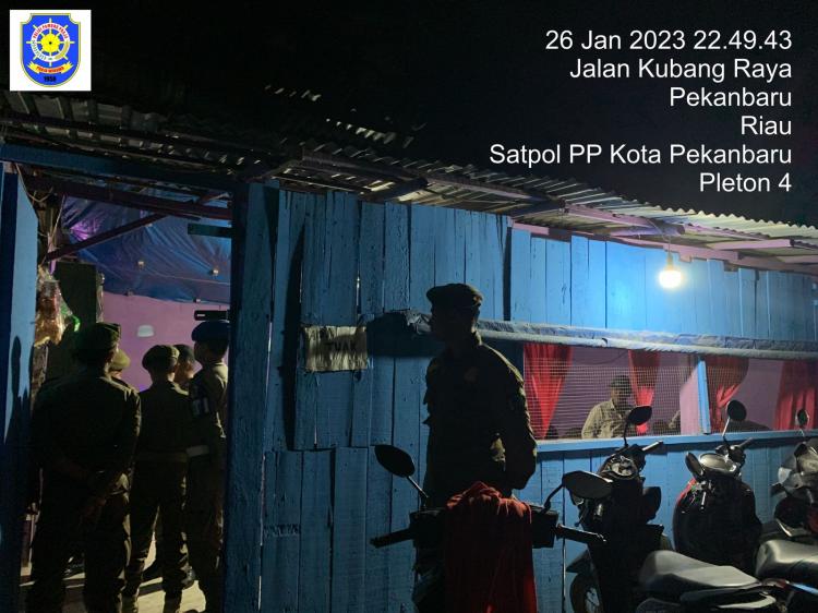 Resahkan Masyarakat, Satpol PP Pekanbaru Tertibkan Warung Remang-remang di Jalan Kubang Raya