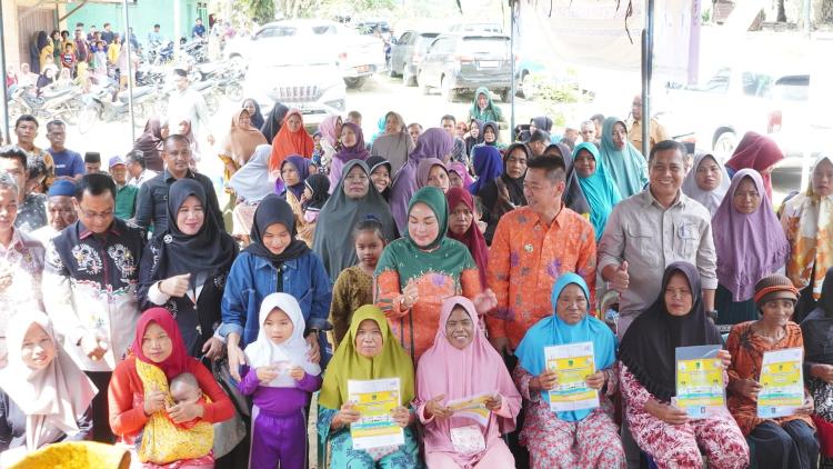 Tinjau Perekaman E-KTP Untuk Masyarakat Suku Bonai, Bupati Rohil: KTP Wajib Dimiliki Setiap Warga Negara