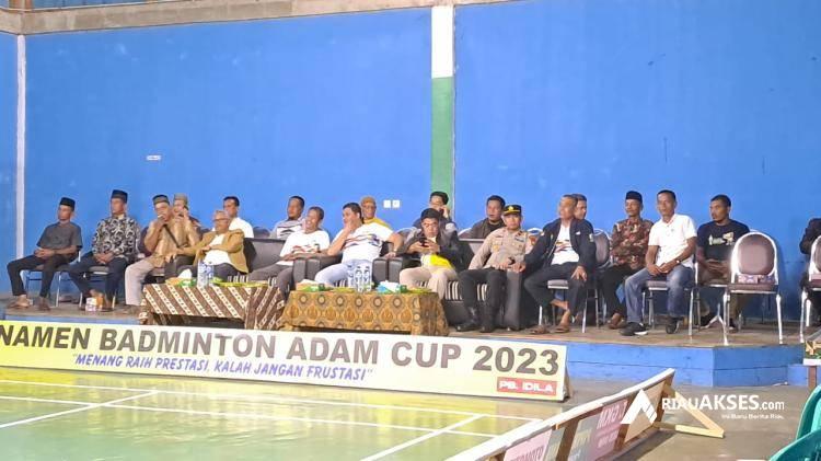 Ketua DPRD Kuansing Resmikan Turnamen Badminton Adam Cup 2023