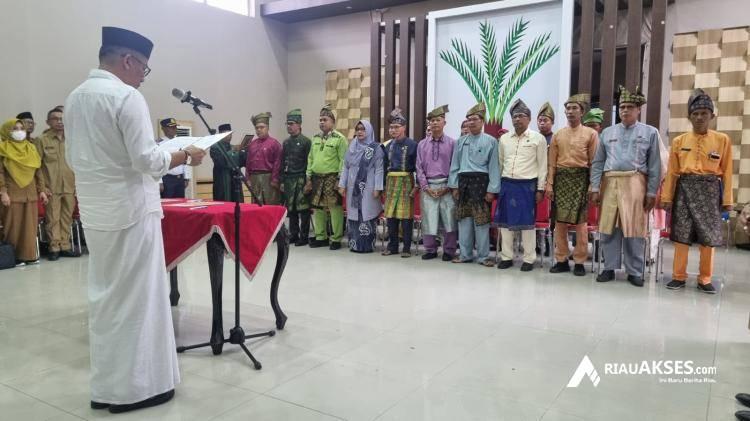 Setelah Shalat Subuh, M Adil Lantik 21 Pejabat di Lingkungan Pemkab Kepulauan Meranti