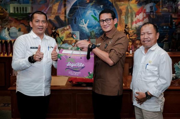 Bertemu Sandiaga Uno, Ini Yang Diajukan Bupati Kepulauan Meranti Untuk Dukungan Pariwisata