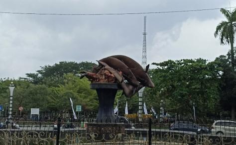 Jadi Salah Satu Ikon Kota Pekanbaru, Tugu Selais di Jalan Jendral Sudirman Patah