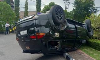 Dokter Forensik RSUD Arifin Achmad Alami Kecelakaan di Bundaran Keris Pekanbaru, Mobil Sampai Terbalik