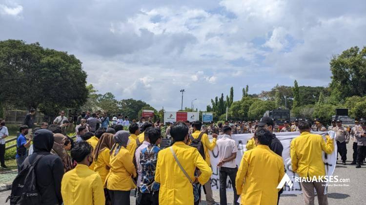 Mahasiswa Unilak Tuntut Jafee Suardin dan Edwil Suzandi Dicopot dari PHR