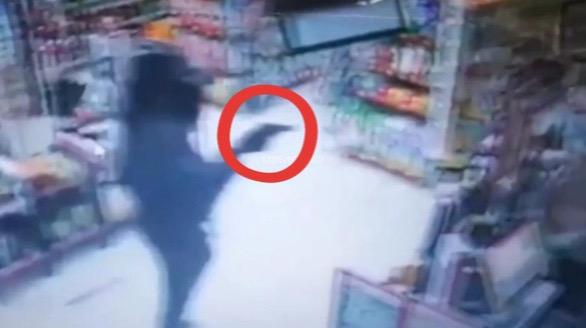 Perampok Bersenjata Gasak Alfamart di Kampar, Bawa Kabur Uang Rp162 Ribu