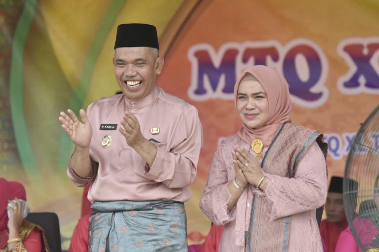 Dituding Main Proyek, Begini Respon Istri Bupati Kampar