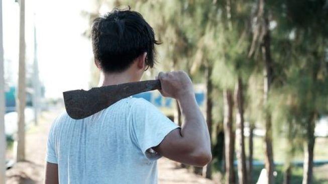 Pria di Siak Riau Bacok Ayah Tiri yang Pulang Dalam Keadaan Mabuk dan Marah-marah