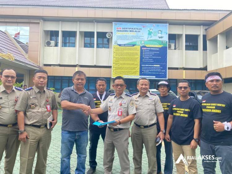 Petani di Rohil Unjuk Rasa di DLHK dan BPN Provinsi Riau, Lahan PIR Masuk Kawasan Hutan
