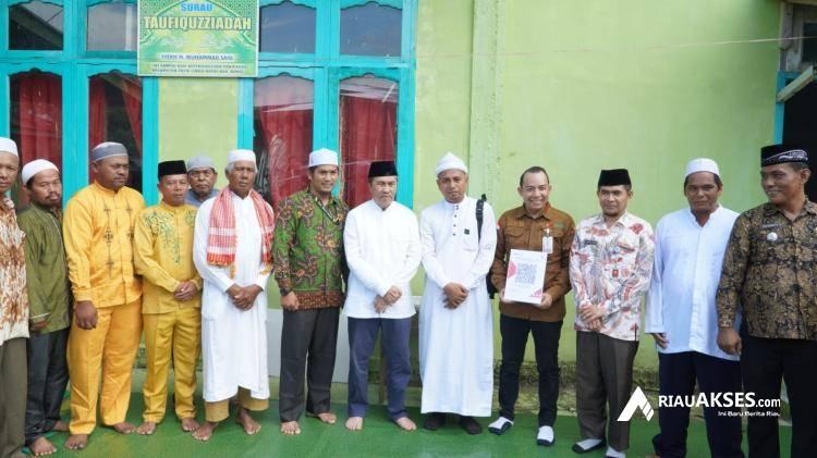 Kunjungan Kerja ke Rokan Hilir, Gubri Syamsuar Beri Sejumlah Bantuan untuk Rumah Suluk Haji Said