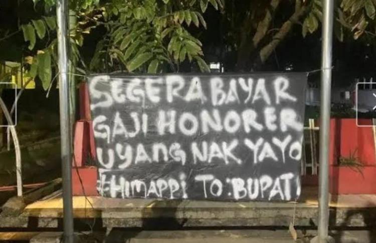 Mahasiswa Protes Gaji Honorer Pemkab Rohil Belum Dibayar
