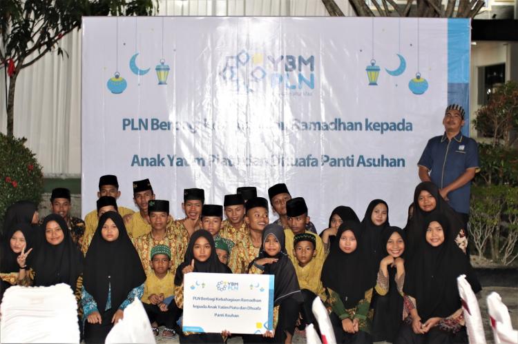 Bulan Penuh Berkah, PLN Bagikan Bantuan dan Santunan untuk Dhuafa dan Anak Yatim di Pekanbaru