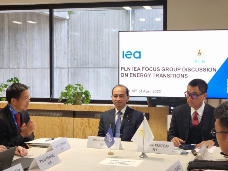 Diskusi Intensif dengan International Energy Agency, Dirut PLN Paparkan Strategi Wujudkan Transisi Energi di Indonesia