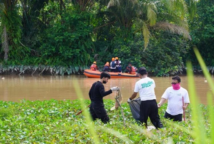 Peringati Hari Lingkungan Hidup, PLN Lakukan Aksi Bersih Pantai dan Sungai