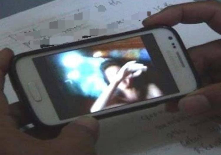 Hubungan Tak Direstui, Foto Syur Remaja di Pekanbaru Dikirim Mantan Pacar ke Ayahnya