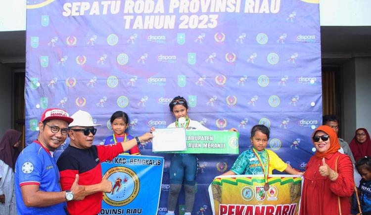 Pertama Kali Ikut Kejurda, Atlet Sepatu Roda Kepulauan Meranti Rebut 3 Medali Emas