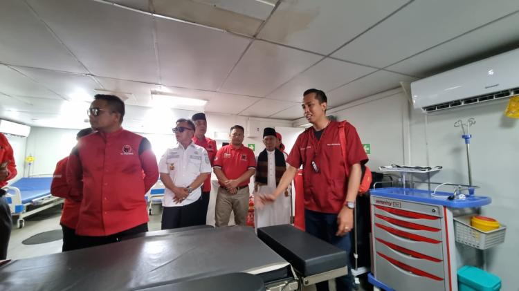 Kapal Rumah Sakit Laksamana Malahayati Milik PDIP Bersandar di Selatpanjang, Langsung Diserbu Ratusan Warga